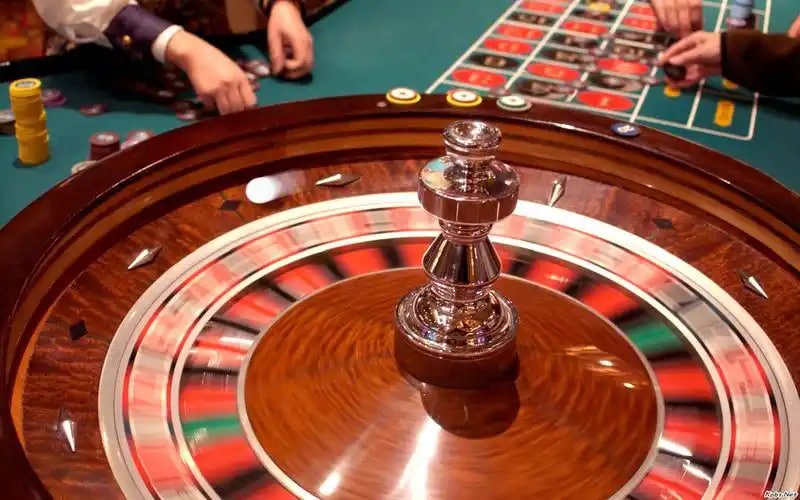 Beragam permainan kasino dan slot online di layar aplikasi dewaidr